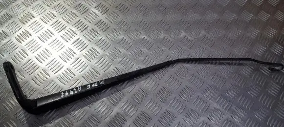 Front wiper blade arm