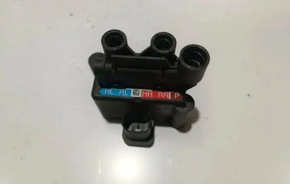 Mercedes-Benz E W213 Air suspension valve block A2513200158 S000050326 2513200158