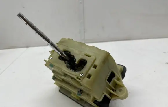 Mercedes-Benz E W212 Gear shifter/selector A2042678124