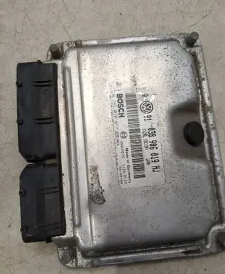 Volkswagen PASSAT B7 Engine control unit/module 038906019HJ 28SA5579 0281010977