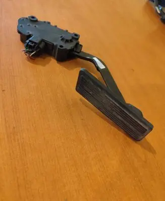 Chrysler Voyager Accelerator throttle pedal 04861650AB
