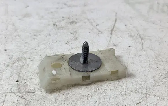 Peugeot 308 Radiator mount bracket 9800613580