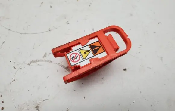 Volvo XC90 Battery relay fuse UNL0CK
