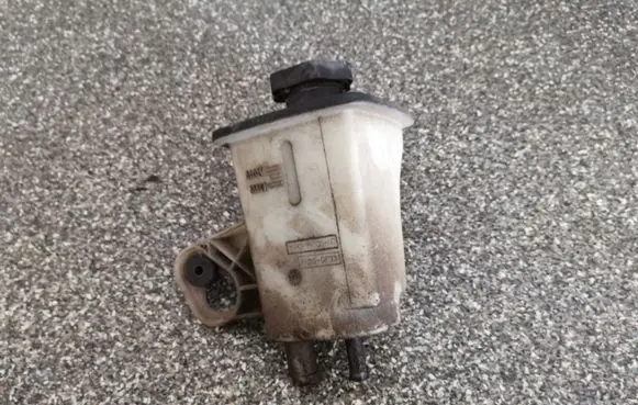 Power steering fluid tank/reservoir