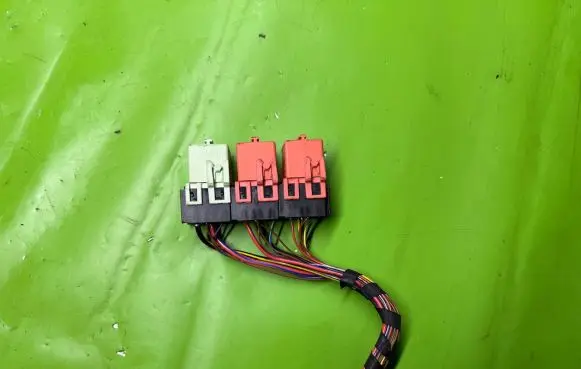BMW 5 E60 E61 Other relay 8373700 1742690 V23134K59X312