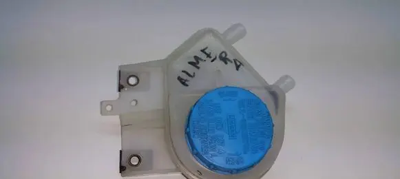 Nissan Almera Tino Brake fluid reservoir 