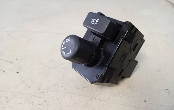 Subaru XV Wing mirror switch 83061FJ000