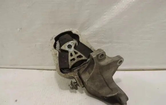 Ford Mondeo MK V Engine mounting bracket DS73-6P062-AD