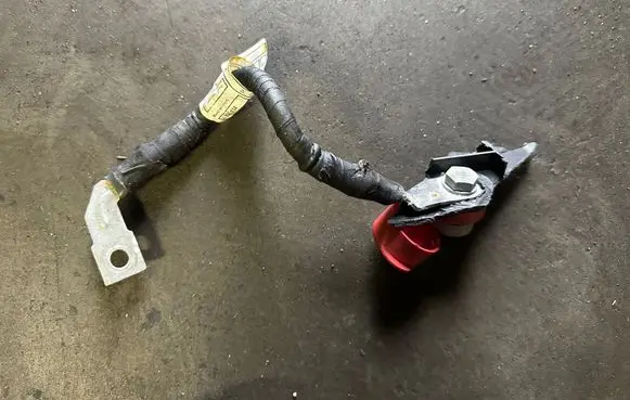 BMW 2 F45 Positive cable (battery) 6825834