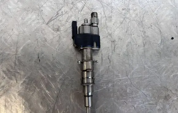 BMW X5M E70 Fuel injector 7585261
