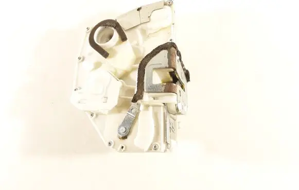 Suzuki SX4 Front door lock A6B08