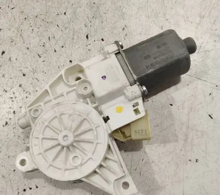 Mercedes-Benz ML W164 Front door window regulator motor A2518200842