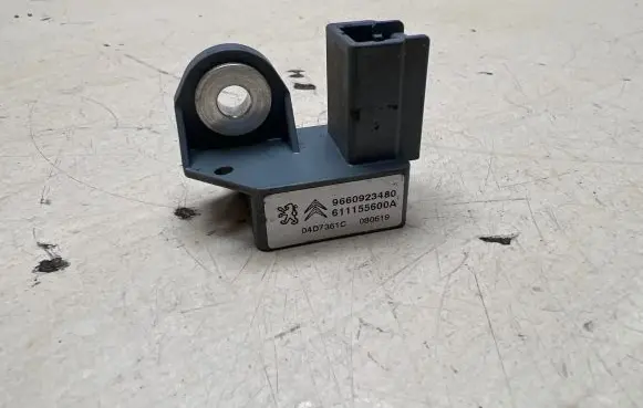 Peugeot 307 Airbag deployment crash/impact sensor 9660923480 04D7361C 611155600A