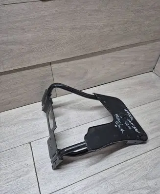 Maserati GranTurismo Headlight/headlamp mounting bracket 65964900