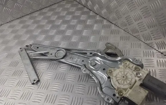 Toyota Corolla E120 E130 Front door window regulator with motor 69820-02130