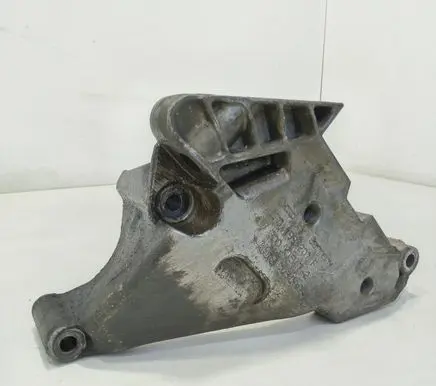 Volkswagen PASSAT B6 Engine mounting bracket 03G199207