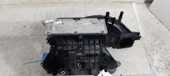 Volkswagen Golf VI Intake manifold 03C129811AD
