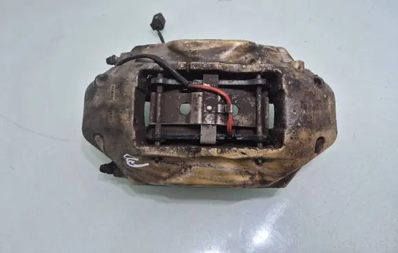 Volkswagen Touareg I Front brake caliper 