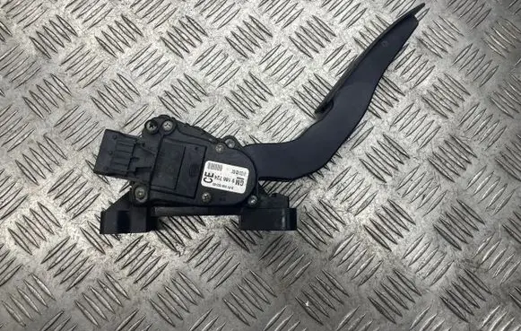 Saab 9-3 Ver2 Accelerator throttle pedal 9186724 6PV00832200