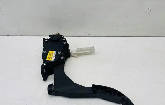 Audi A3 S3 8L Accelerator throttle pedal 6Q1723503E