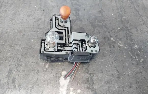 Mercedes-Benz CLK A208 C208 Tail light bulb cover holder 147865-00