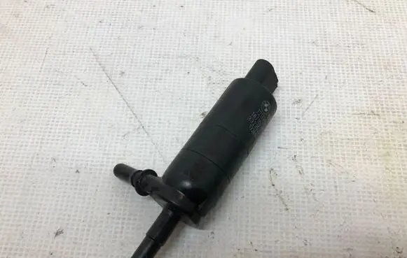 BMW 5 F10 F11 Headlight washer pump 7217792