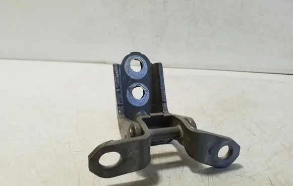 Nissan Qashqai J12 Front door lower hinge 