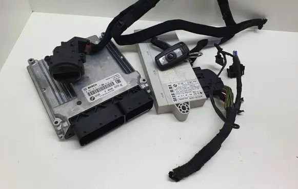 BMW 5 E60 E61 Engine ECU kit and lock set 7808222 780822202 0281014175