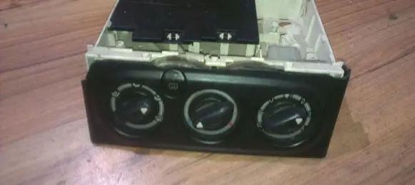 Renault Laguna I Climate control unit 9041703027 90.417.03.027