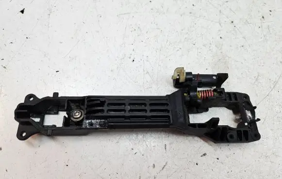 Suzuki Grand Vitara II Front door exterior handle/bracket 