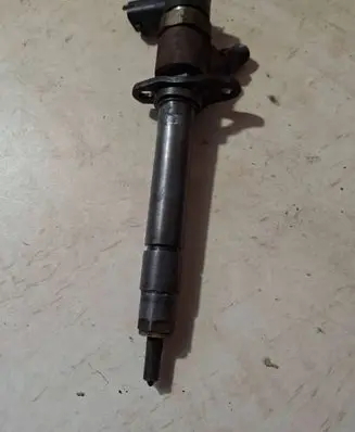 Volvo S60 Fuel injector 30777314