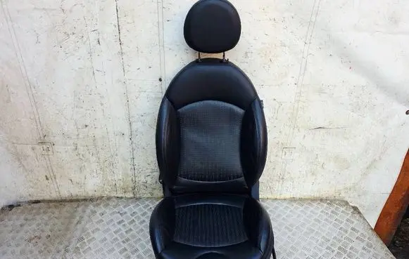 Mini One - Cooper Coupe R56 Front driver seat 139673 8333346