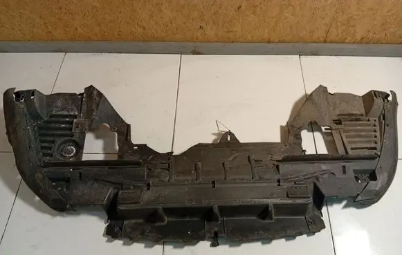 Citroen C5 Engine splash shield/under tray 9688137680