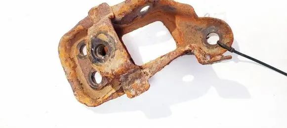 Subaru Legacy Bracket in trunk/boot 