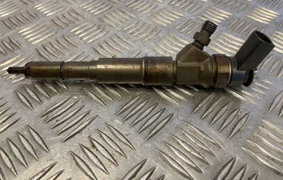 BMW 5 E60 E61 Fuel injector 7794435 0445110209