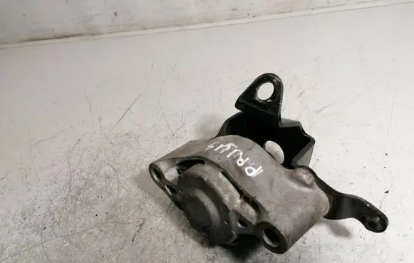 Toyota Prius (XW20) Engine mount bracket