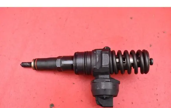Volkswagen Golf IV Fuel injector 038130073AG