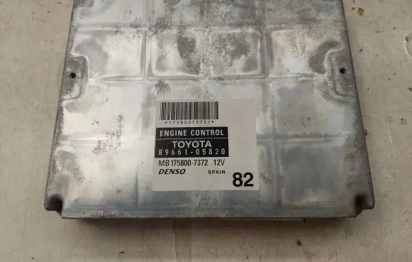 Toyota Avensis T250 Engine control unit/module 8966105820 1758007372