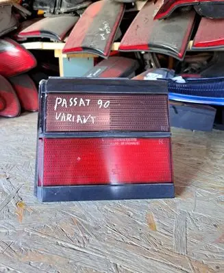 Volkswagen PASSAT B3 Tailgate rear/tail lights 333945108