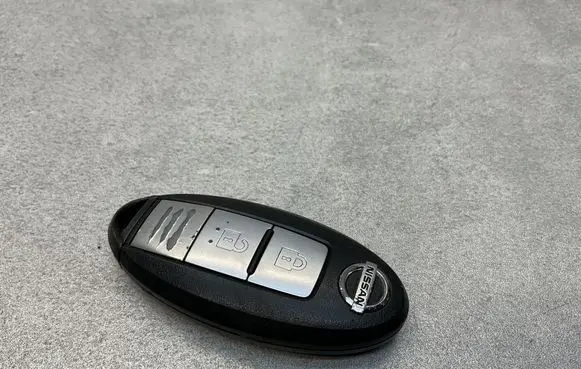 Nissan Juke I F15 Ignition key/card 