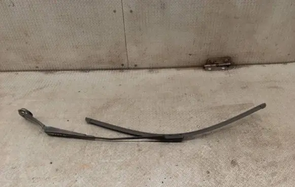 Ford Focus Front wiper blade arm