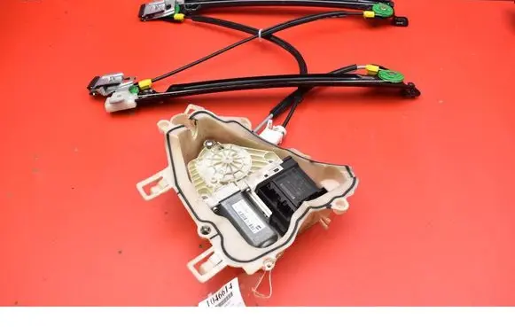 Seat Altea XL Front door window regulator with motor 5P0837401H