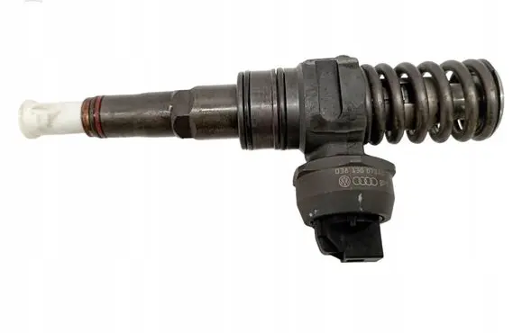 Skoda Octavia Mk2 (1Z) Fuel injector 038130073AG