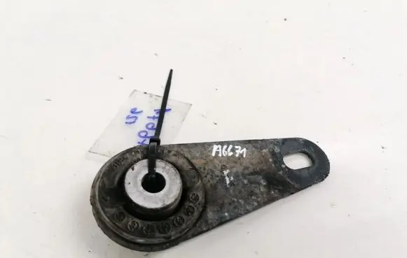 Peugeot 407 Engine mount bracket