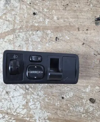 Wing mirror switch