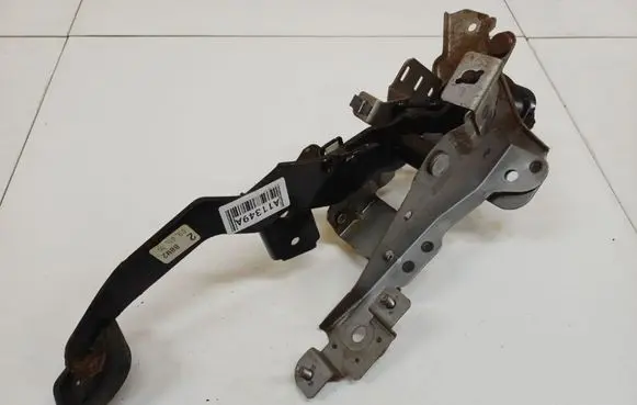 Mazda 3 II Clutch pedal