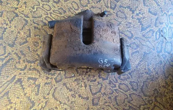 Volkswagen Golf V Front brake caliper