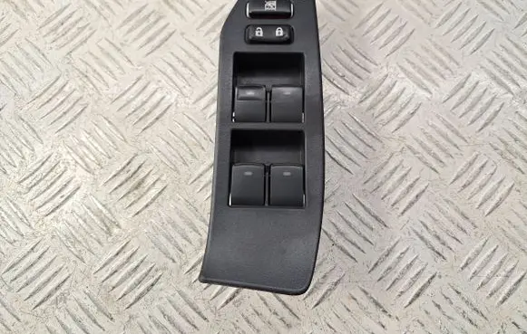 Toyota Verso Electric window control switch 8404005020 742320F040