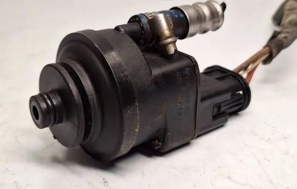 BMW 5 E60 E61 Fuel filter heater 7799968 13327799968