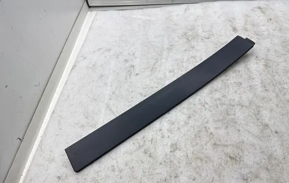 Rear door trim (molding)